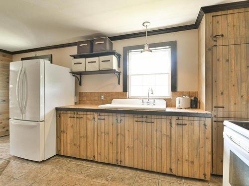 Cuisine - 3338 Ch. Du Cerf, Mont-Blanc, QC - Indoor Photo Showing Kitchen