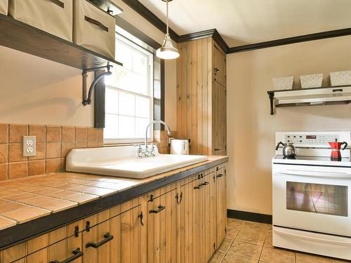 Cuisine - 3338 Ch. Du Cerf, Mont-Blanc, QC - Indoor Photo Showing Kitchen