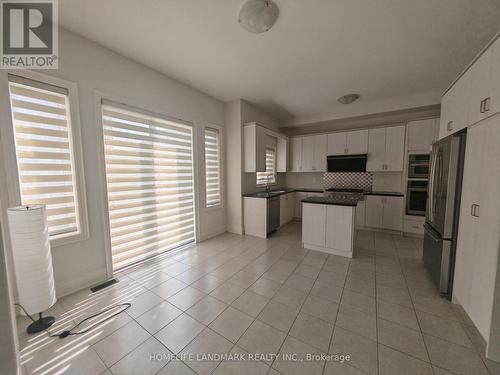 3324 Meadow Marsh Crescent, Oakville, ON - Indoor Photo Showing Kitchen