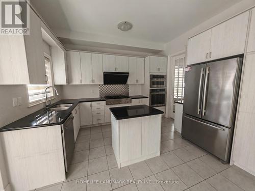 3324 Meadow Marsh Crescent, Oakville, ON - Indoor Photo Showing Kitchen With Double Sink