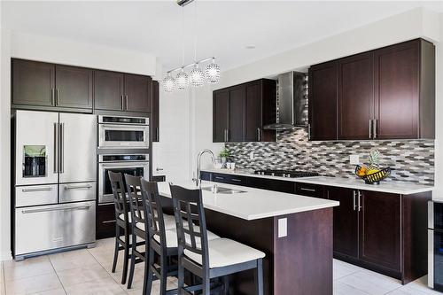 60 Esther Crescent, Thorold, ON - Indoor Photo Showing Kitchen With Upgraded Kitchen