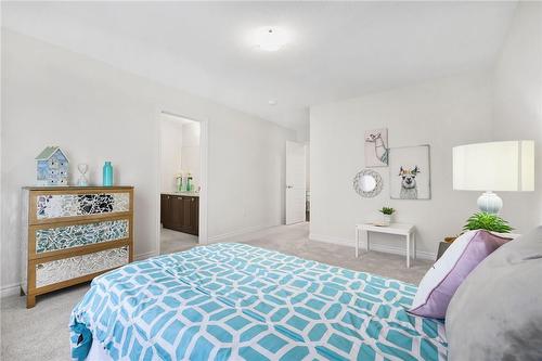 60 Esther Crescent, Thorold, ON - Indoor Photo Showing Bedroom