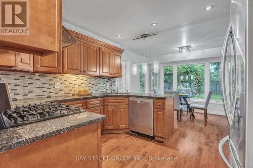 33 Repton Avenue, London, ON - Indoor Photo Showing Kitchen