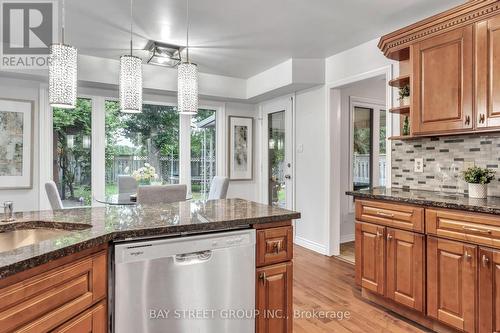 33 Repton Avenue, London, ON - Indoor Photo Showing Kitchen