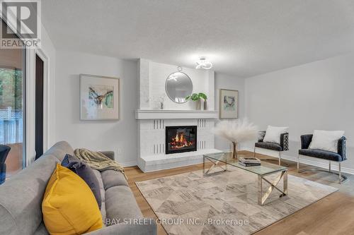 33 Repton Avenue, London, ON - Indoor Photo Showing Living Room With Fireplace