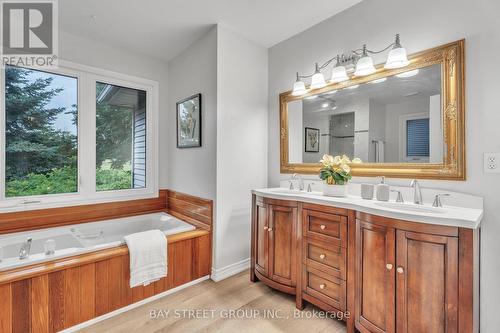 33 Repton Avenue, London, ON - Indoor Photo Showing Bathroom