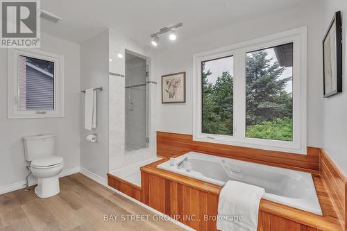 33 Repton Avenue, London, ON - Indoor Photo Showing Bathroom