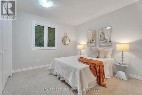 33 Repton Avenue, London, ON - Indoor Photo Showing Bedroom