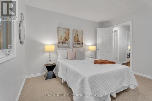 33 Repton Avenue, London, ON - Indoor Photo Showing Bedroom