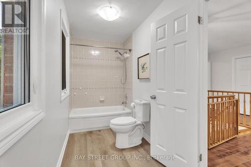 33 Repton Avenue, London, ON - Indoor Photo Showing Bathroom