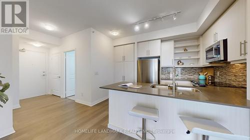 1902 - 55 Oneida Crescent, Richmond Hill (Langstaff), ON - Indoor Photo Showing Kitchen With Upgraded Kitchen