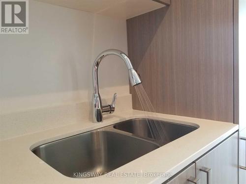 605 - 5230 Dundas Street, Burlington (Orchard), ON - Indoor Photo Showing Kitchen With Double Sink