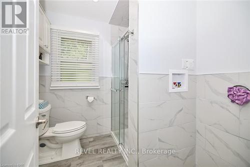 6361 Clare Crescent, Niagara Falls, ON - Indoor Photo Showing Bathroom