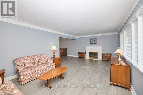 6361 Clare Crescent, Niagara Falls, ON - Indoor Photo Showing Living Room With Fireplace