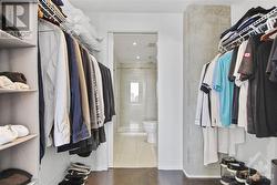 Walk-in Closet - 