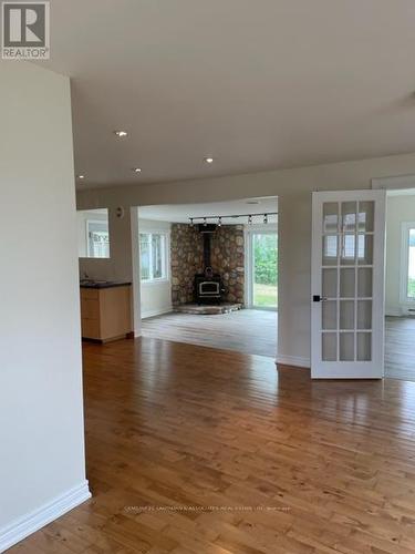 117 Juniper Lane S, Prince Edward County (Ameliasburgh), ON - Indoor Photo Showing Living Room