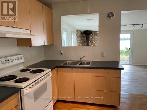 117 Juniper Lane S, Prince Edward County (Ameliasburgh), ON - Indoor Photo Showing Kitchen With Double Sink