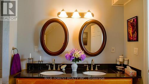 25172 Talbot Line, West Elgin (West Lorne), ON - Indoor Photo Showing Bathroom