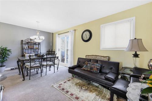 985 Limeridge Road E|Unit #32, Hamilton, ON - Indoor Photo Showing Living Room