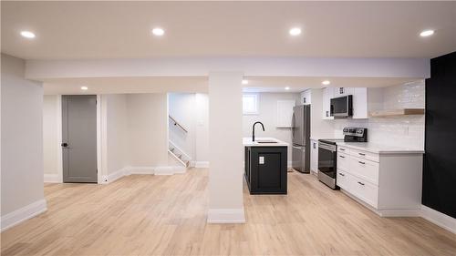 242 West 18Th Street, Hamilton, ON - Indoor Photo Showing Kitchen