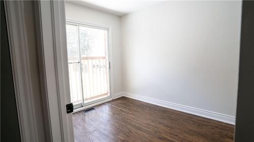 Bed 1 - 242 West 18Th Street, Hamilton, ON - Indoor Photo Showing Other Room