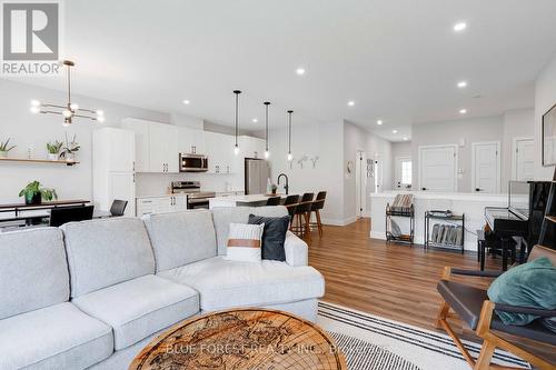 14 - 500 Sunnystone Road, London, ON - Indoor Photo Showing Living Room