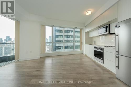 2922 - 585 Bloor Street E, Toronto (North St. James Town), ON - Indoor Photo Showing Kitchen