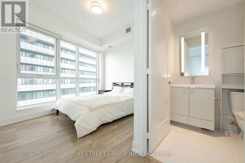 2922 - 585 Bloor Street E, Toronto (North St. James Town), ON - Indoor Photo Showing Bedroom