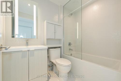 2922 - 585 Bloor Street E, Toronto (North St. James Town), ON - Indoor Photo Showing Bathroom