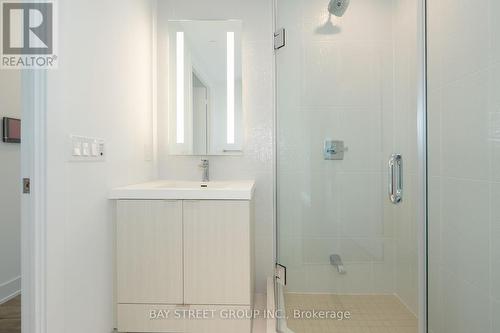 2922 - 585 Bloor Street E, Toronto (North St. James Town), ON - Indoor Photo Showing Bathroom