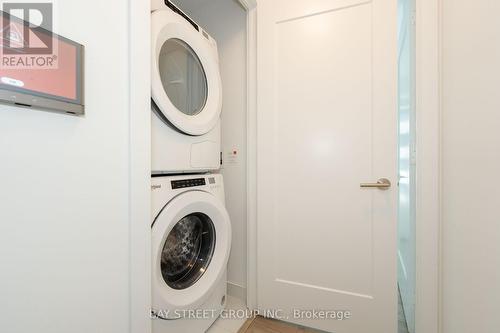 2922 - 585 Bloor Street E, Toronto (North St. James Town), ON - Indoor Photo Showing Laundry Room