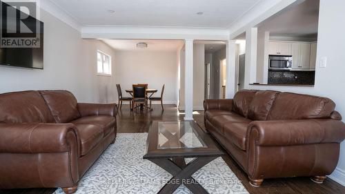 242 West 18Th Street, Hamilton (Buchanan), ON - Indoor Photo Showing Living Room