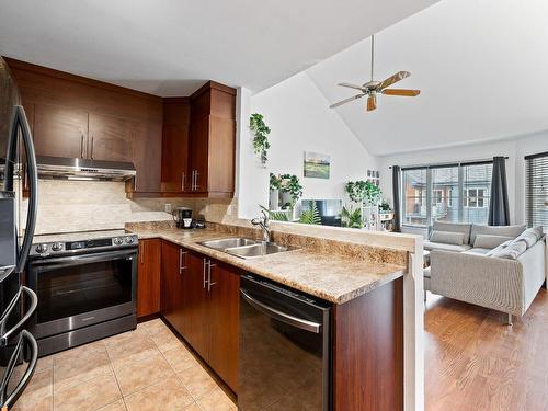 Kitchen - 7-6255 Boul. Chevrier, Brossard, QC - Indoor Photo Showing Kitchen With Double Sink