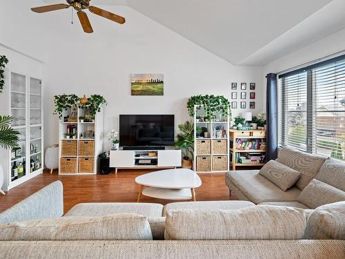 Living room - 7-6255 Boul. Chevrier, Brossard, QC - Indoor Photo Showing Living Room