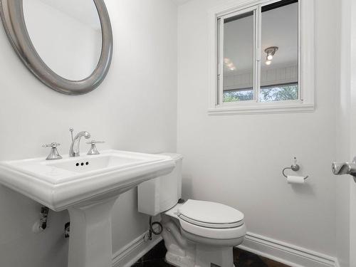 Powder room - 290 Av. Thrush, Dorval, QC - Indoor Photo Showing Bathroom