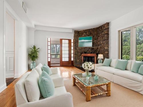 Salon - 290 Av. Thrush, Dorval, QC - Indoor Photo Showing Living Room With Fireplace