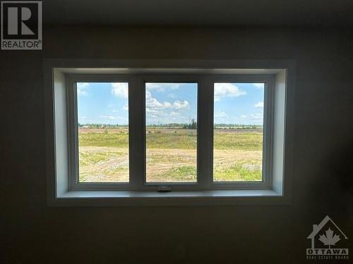 1545 Quarry Street, Russell, ON - Indoor Photo Showing Other Room