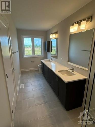 1545 Quarry Street, Russell, ON - Indoor Photo Showing Bathroom