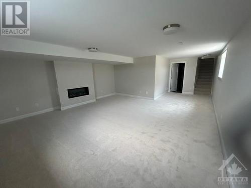 1545 Quarry Street, Russell, ON - Indoor Photo Showing Other Room