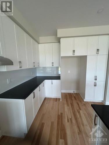 1545 Quarry Street, Russell, ON - Indoor Photo Showing Kitchen