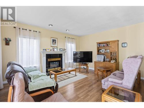 1614 Lindsay Drive, Kelowna, BC - Indoor Photo Showing Living Room With Fireplace