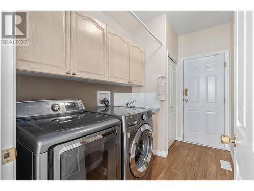 1614 Lindsay Drive, Kelowna, BC - Indoor Photo Showing Laundry Room