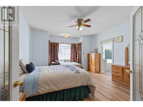 1614 Lindsay Drive, Kelowna, BC - Indoor Photo Showing Bedroom