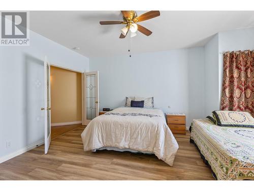 1614 Lindsay Drive, Kelowna, BC - Indoor Photo Showing Bedroom