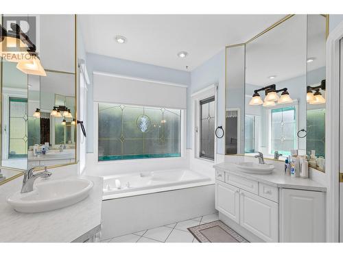 1614 Lindsay Drive, Kelowna, BC - Indoor Photo Showing Bathroom