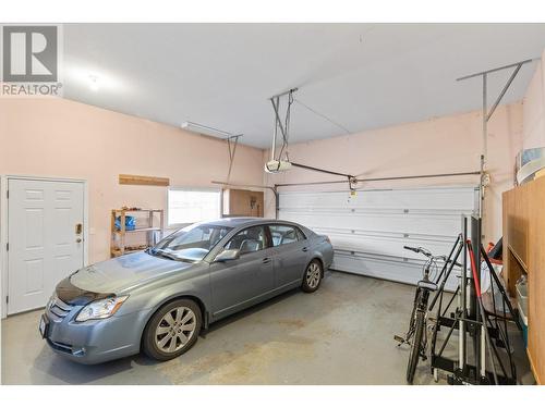 1614 Lindsay Drive, Kelowna, BC - Indoor Photo Showing Garage