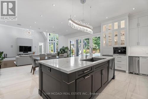 1649 Birchwood Drive, Mississauga, ON - Indoor Photo Showing Kitchen