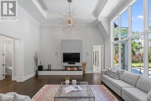 1649 Birchwood Drive, Mississauga, ON - Indoor Photo Showing Living Room