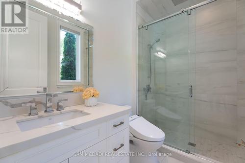 1649 Birchwood Drive, Mississauga, ON - Indoor Photo Showing Bathroom