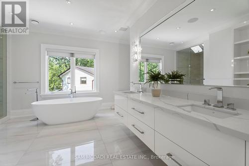 1649 Birchwood Drive, Mississauga, ON - Indoor Photo Showing Bathroom